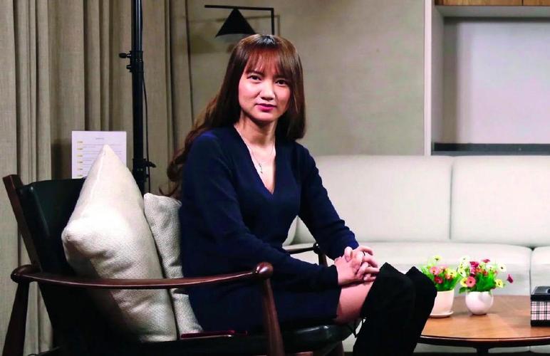 『短纪录片』中国电竞俱乐部到底怎么赚钱?LGD战队女老板RuRu说了...