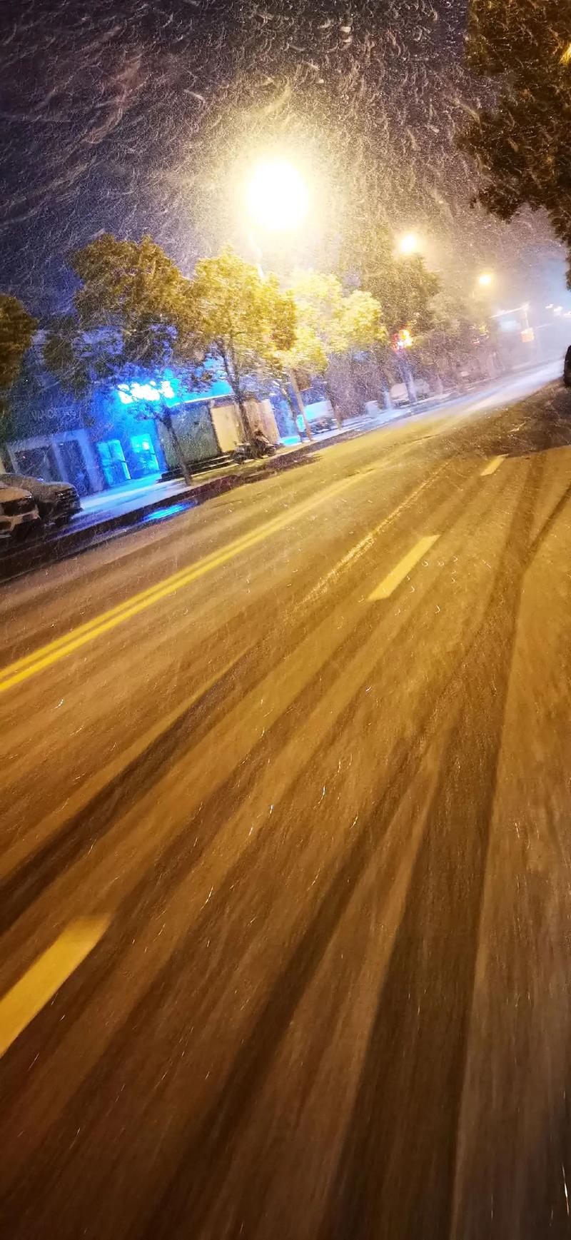 在冬天,一场大雪过后,周围寂静,什么现象